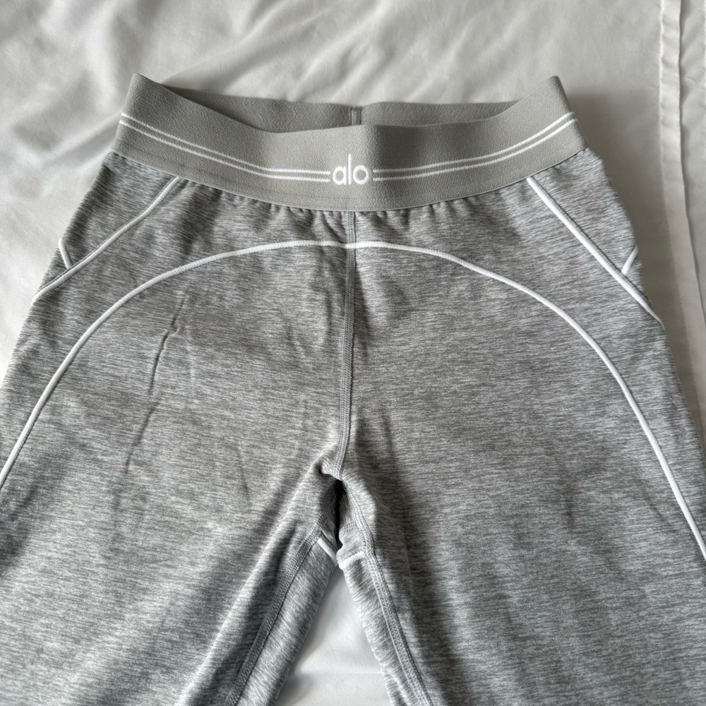 ALO Heather grey heart throb Leggings
